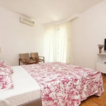 Luxury Beachfront With Private Pool At The In - Peljesac